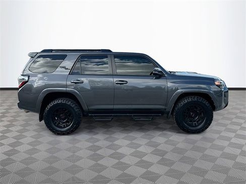 Used 2020 Toyota 4Runner SR5 Premium image 4