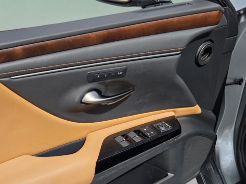 Certified 2022 Lexus ES 350 w/ Premium Package FWD image 10
