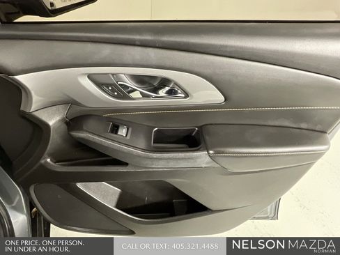 Used 2020 Chevrolet Traverse LT image 20