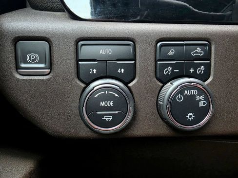 Used 2022 Chevrolet Silverado 1500 LT w/ Max Trailering Package AWD/4WD image 25