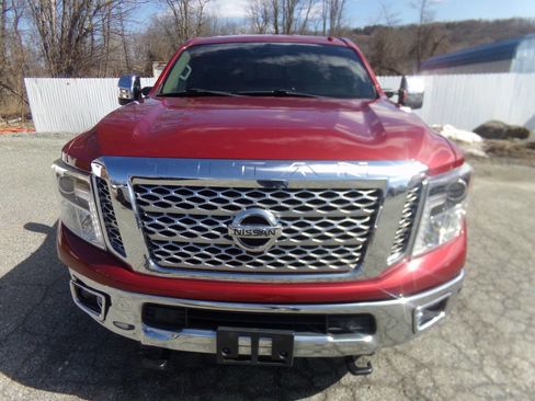 Used 2019 Nissan Titan SL image 2