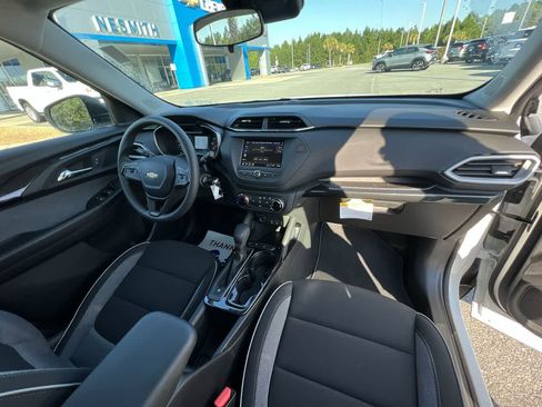 Used 2023 Chevrolet TrailBlazer LS image 25