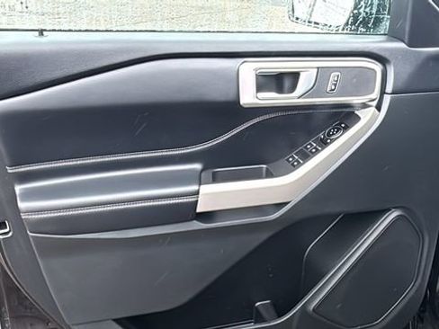 Certified 2022 Ford Explorer XLT w/ Equipment Group 202A image 8