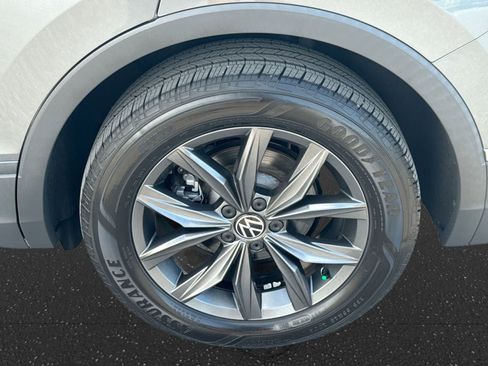 Used 2022 Volkswagen Tiguan SE w/ Panoramic Sunroof Package FWD image 20