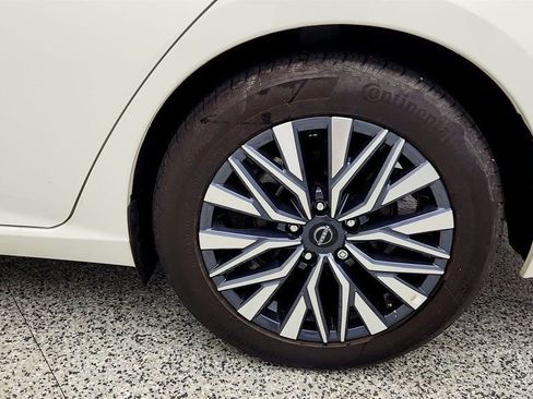 Used 2025 Nissan Altima 2.5 SV image 9