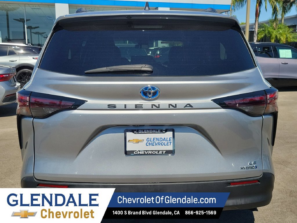 Used 2023 Toyota Sienna LE FWD image 4