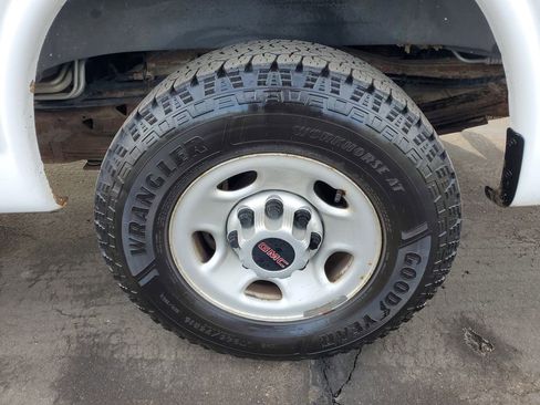 Used 2017 GMC Savana 3500 RWD image 30