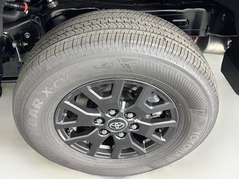 New 2026 Toyota 4Runner SR5 AWD/4WD image 31
