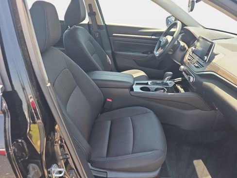 Used 2023 Nissan Altima 2.5 SV FWD image 10