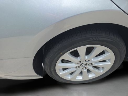 Used 2019 Toyota Camry LE FWD image 31