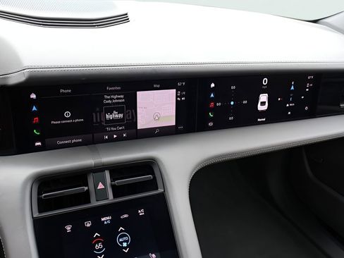 Used 2020 Porsche Taycan 4S image 21