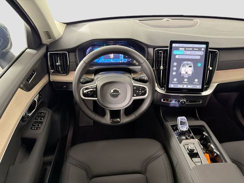 New 2026 Volvo XC90 B5 Plus w/ Protection Package Premier AWD/4WD image 23