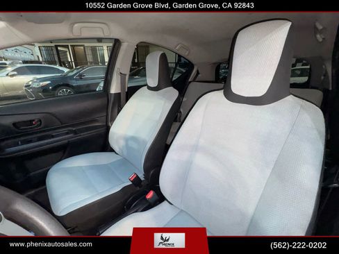 Used 2015 Toyota Prius C One image 16