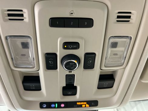 Used 2023 GMC Yukon XL Denali AWD/4WD image 6