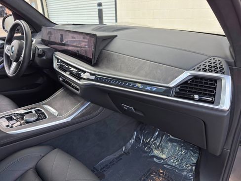 Used 2023 BMW X7 xDrive40i w/ M Sport Package AWD/4WD image 15