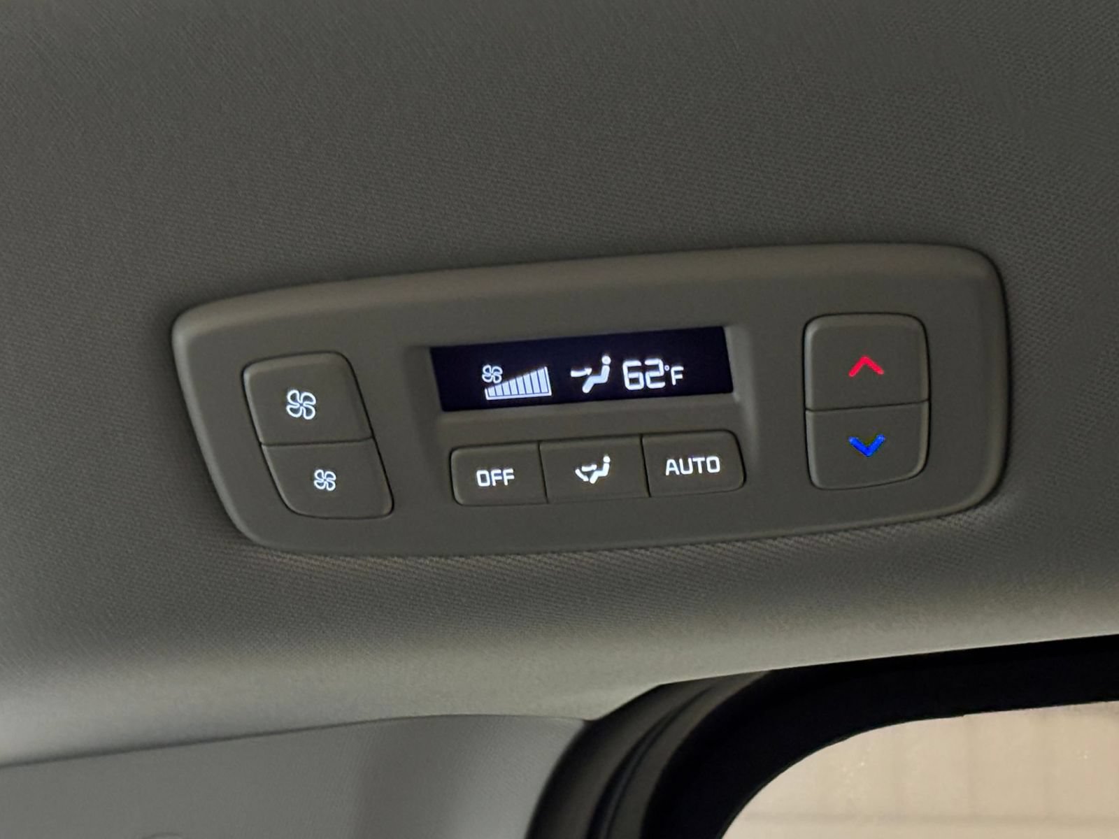 Used 2026 Kia Carnival FWD image 24