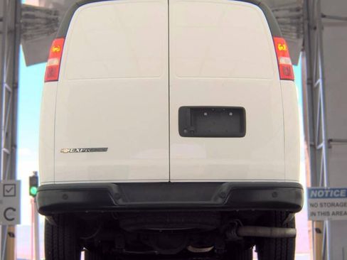 Used 2021 Chevrolet Express 2500 RWD image 4