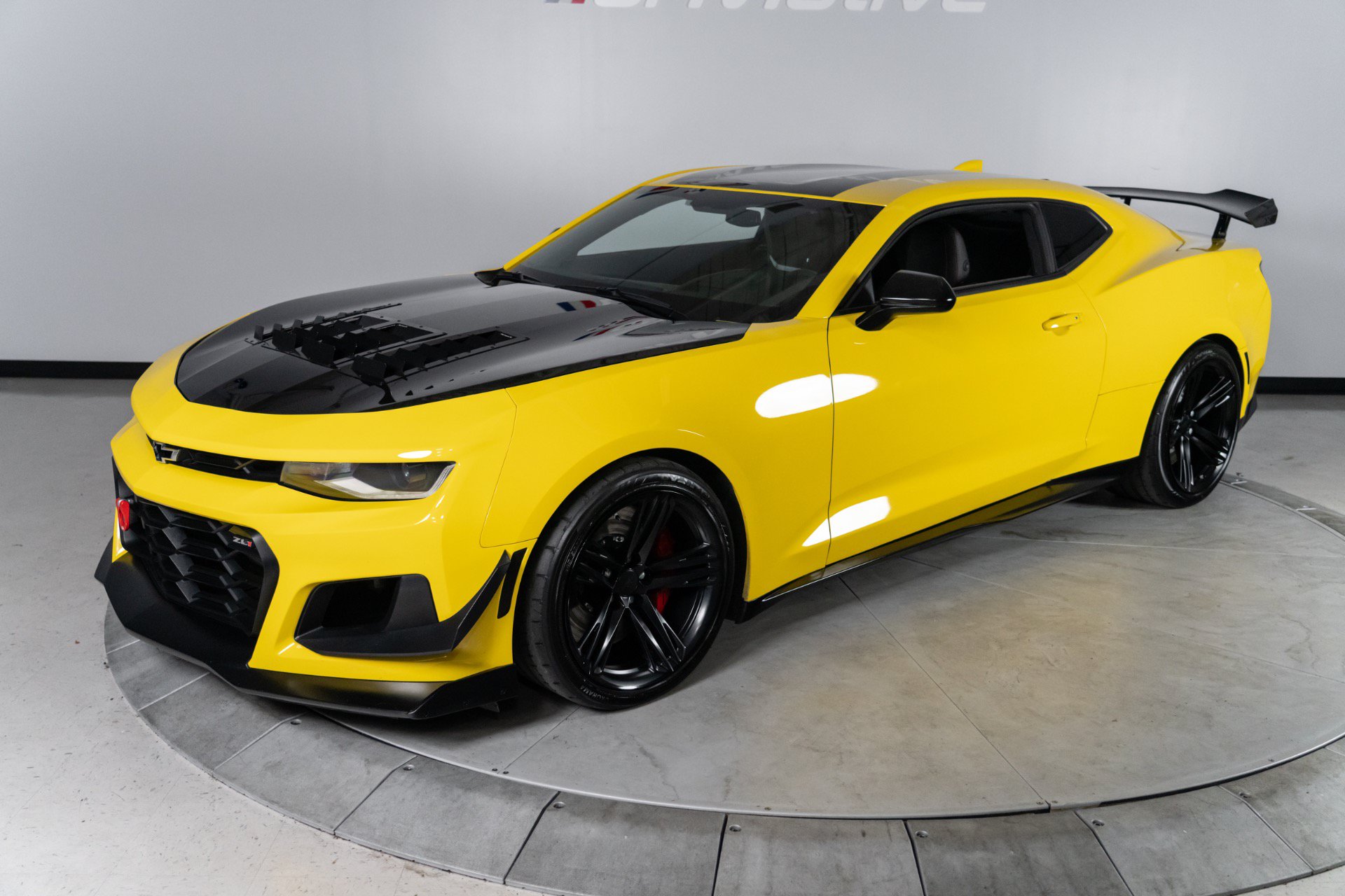 Used 2018 Chevrolet Camaro ZL1 RWD image 2