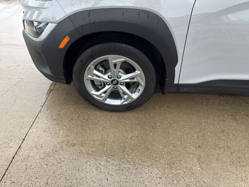 Used 2023 Hyundai Kona SEL AWD/4WD image 4