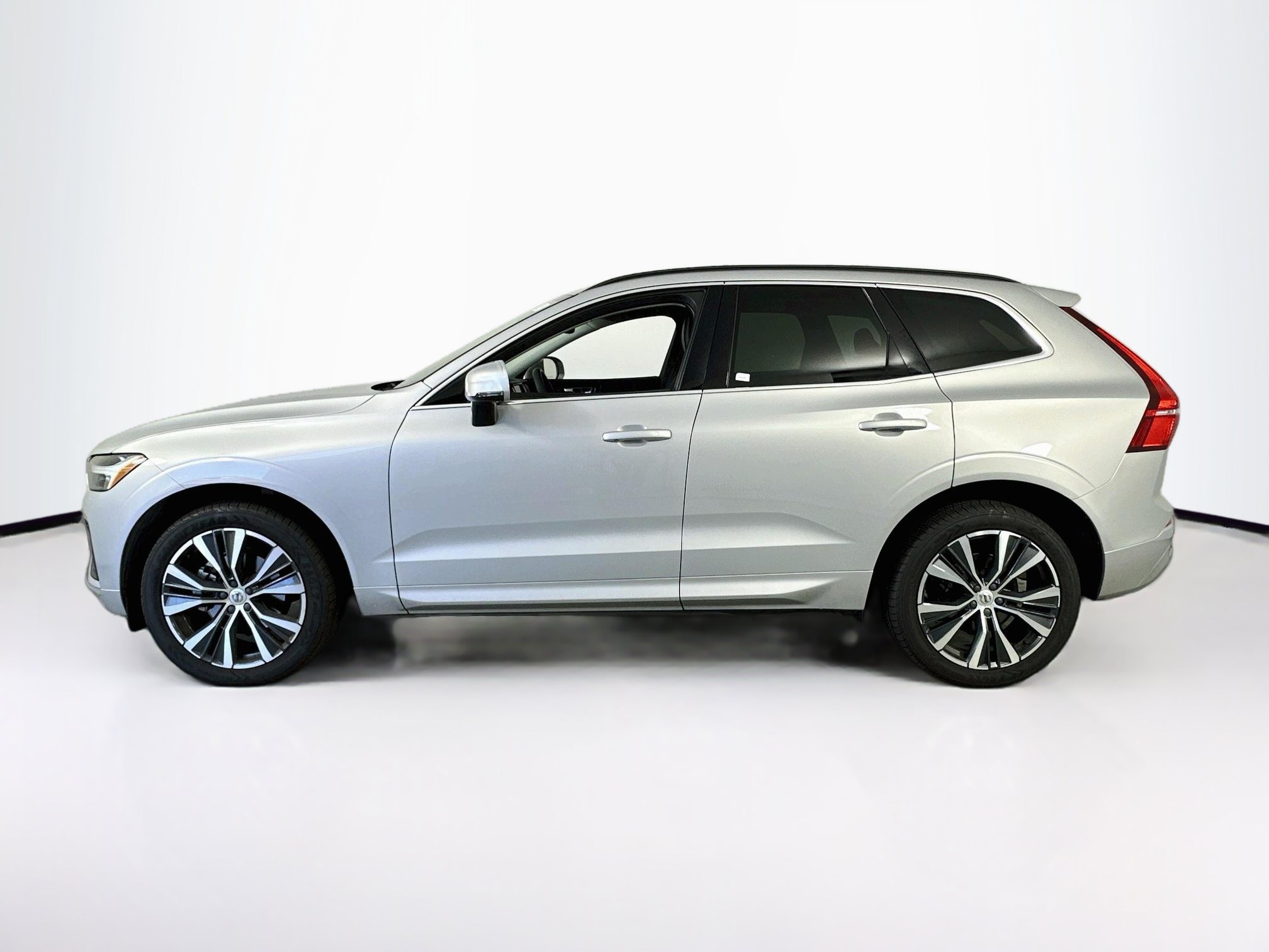 Used 2022 Volvo XC60 B5 Momentum w/ Protection Package Premier FWD image 8