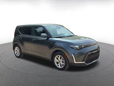 Used 2025 Kia Soul LX w/ LX Technology Package image 2