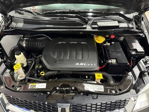 Used 2017 Dodge Grand Caravan SXT image 48