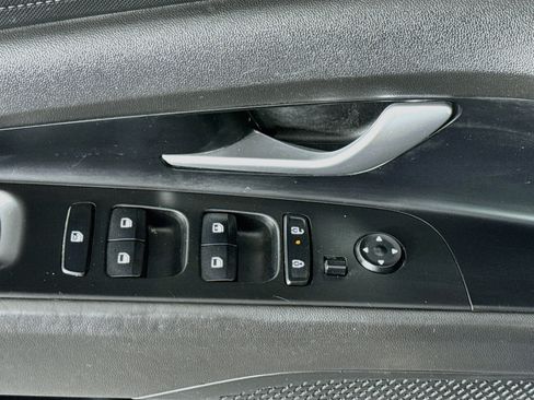 Used 2024 Hyundai Elantra SE FWD image 21