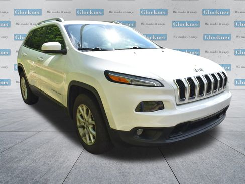 Used 2018 Jeep Cherokee Latitude Plus w/ Cold Weather Group AWD/4WD image 12