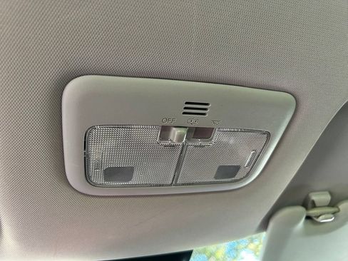 Used 2018 Toyota Corolla SE FWD image 28