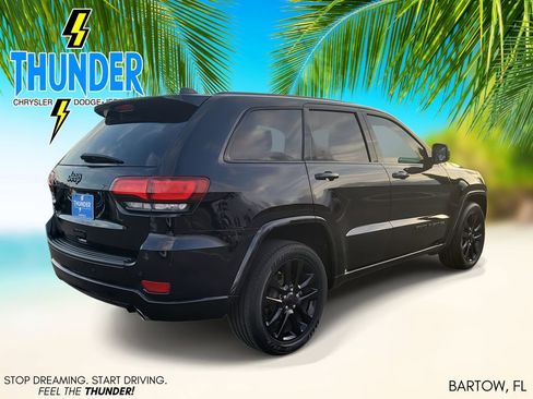 Used 2019 Jeep Grand Cherokee Altitude image 4