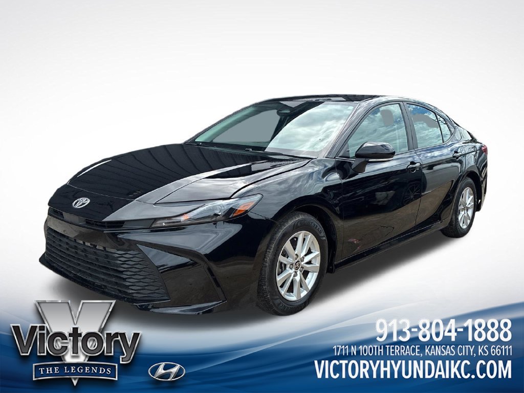 Used 2025 Toyota Camry LE w/ Convenience Package FWD image 1