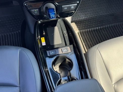 Certified 2022 Toyota Prius XLE image 18