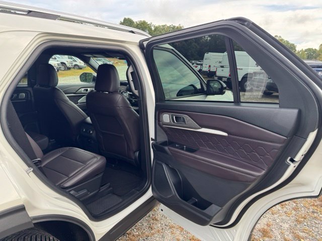 Used 2025 Ford Explorer Platinum w/ Ultimate Package AWD/4WD image 15