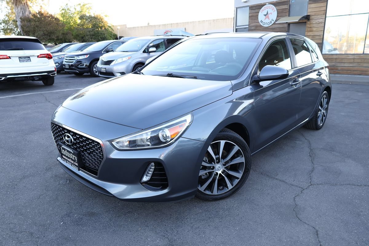 Used 2018 Hyundai Elantra GT FWD image 2