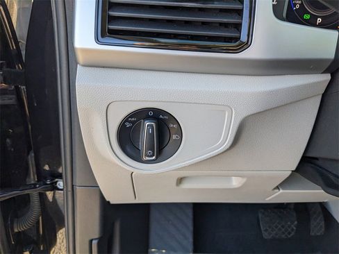 Certified 2022 Volkswagen Atlas SE image 29