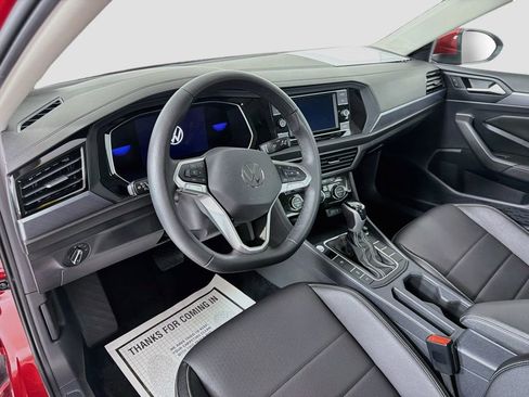Certified 2023 Volkswagen Jetta SE w/ Panoramic Sunroof Package FWD image 9