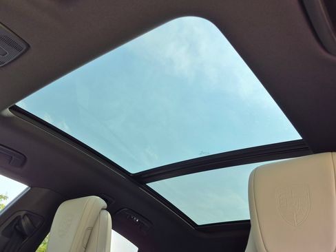 Certified 2025 Porsche Macan Electric RWD image 20