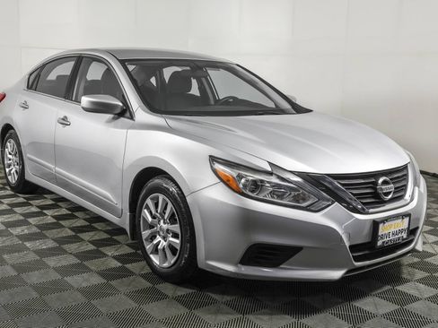 Used 2017 Nissan Altima 2.5 S w/ Power Driver Seat Package FWD image 11