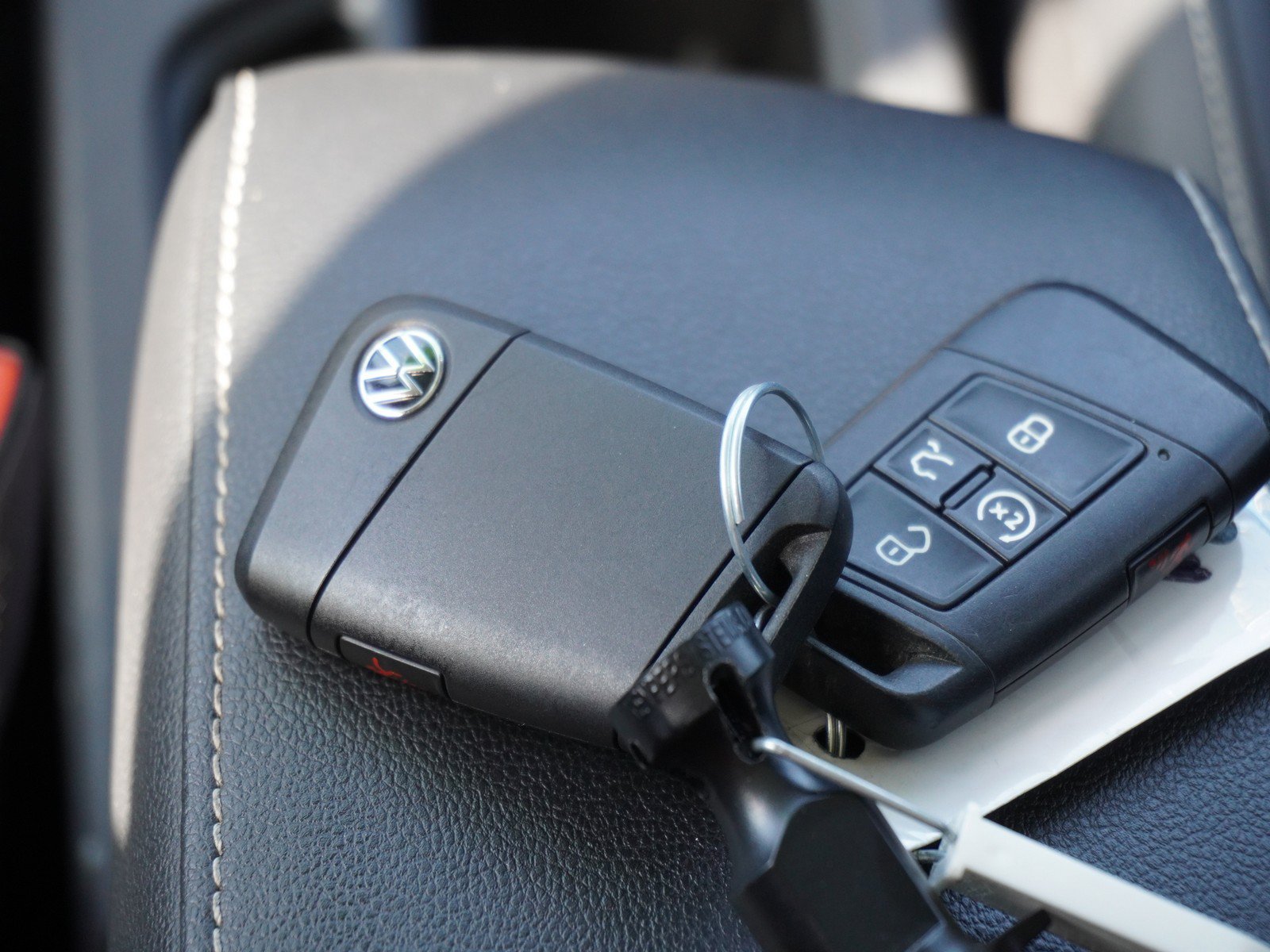 Used 2023 Volkswagen Tiguan SE w/ Panoramic Sunroof Package AWD/4WD image 19