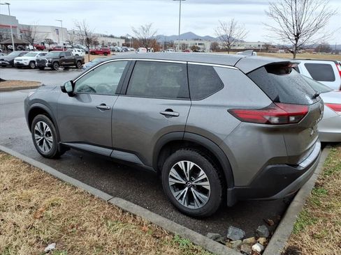 Used 2023 Nissan Rogue SV image 4