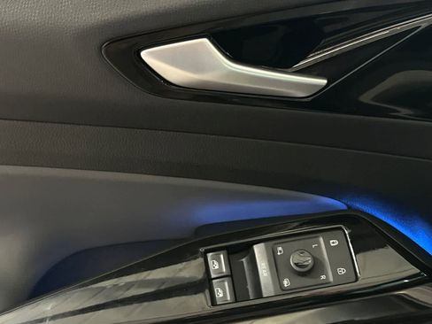 Used 2022 Volkswagen ID.4 Pro S w/ Gradient Package image 15