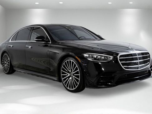 Used 2022 Mercedes-Benz S 580 4MATIC Sedan w/ AMG Line Package image 6