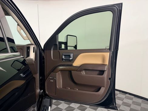 Used 2017 GMC Sierra 3500 Denali w/ Duramax Plus Package image 33
