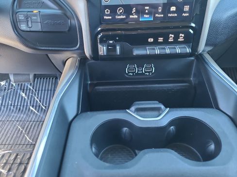 Used 2024 RAM 2500 Laramie AWD/4WD image 25