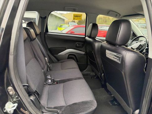 Used 2010 Mitsubishi Outlander XLS image 9