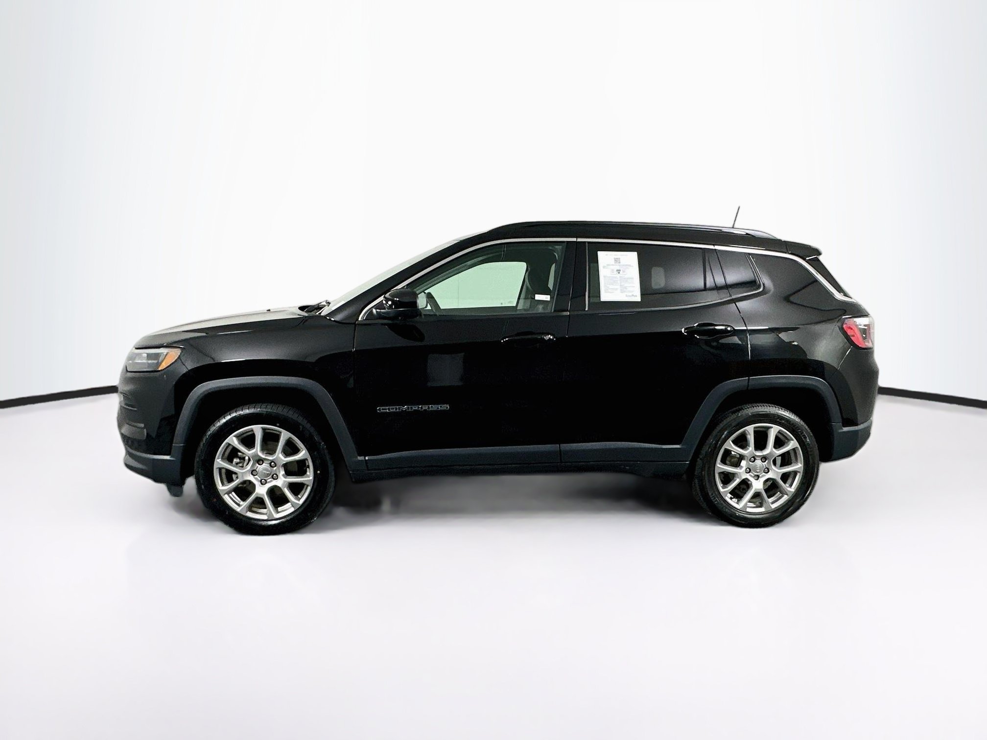 Used 2022 Jeep Compass Latitude AWD/4WD image 4