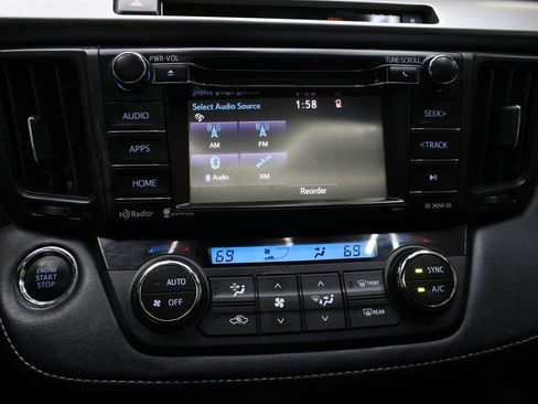 Used 2018 Toyota RAV4 XLE AWD/4WD image 21