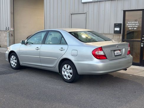 Used 2004 Toyota Camry LE FWD image 5