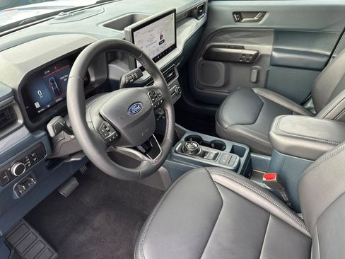 Certified 2025 Ford Maverick Lariat w/ Black Appearance Package image 12