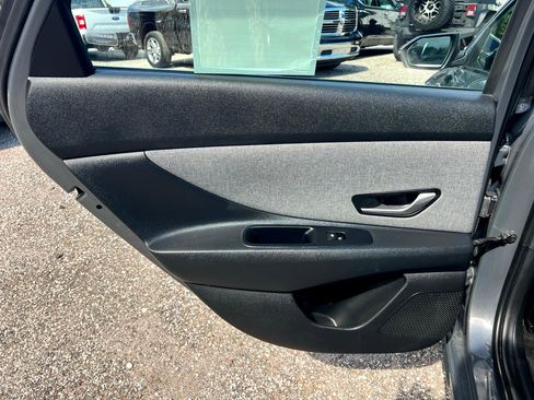 Used 2024 Hyundai Elantra Limited image 23